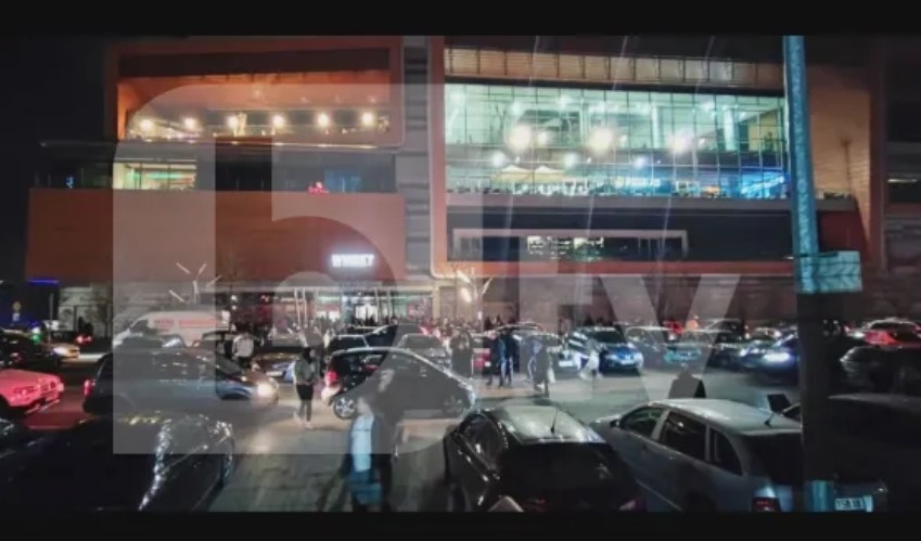 Посетителите на мол Парадайс са били евакуирани тази вечер съобщава bTV